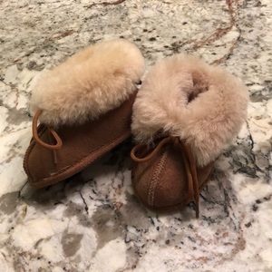 Infant slippers, sheepskin